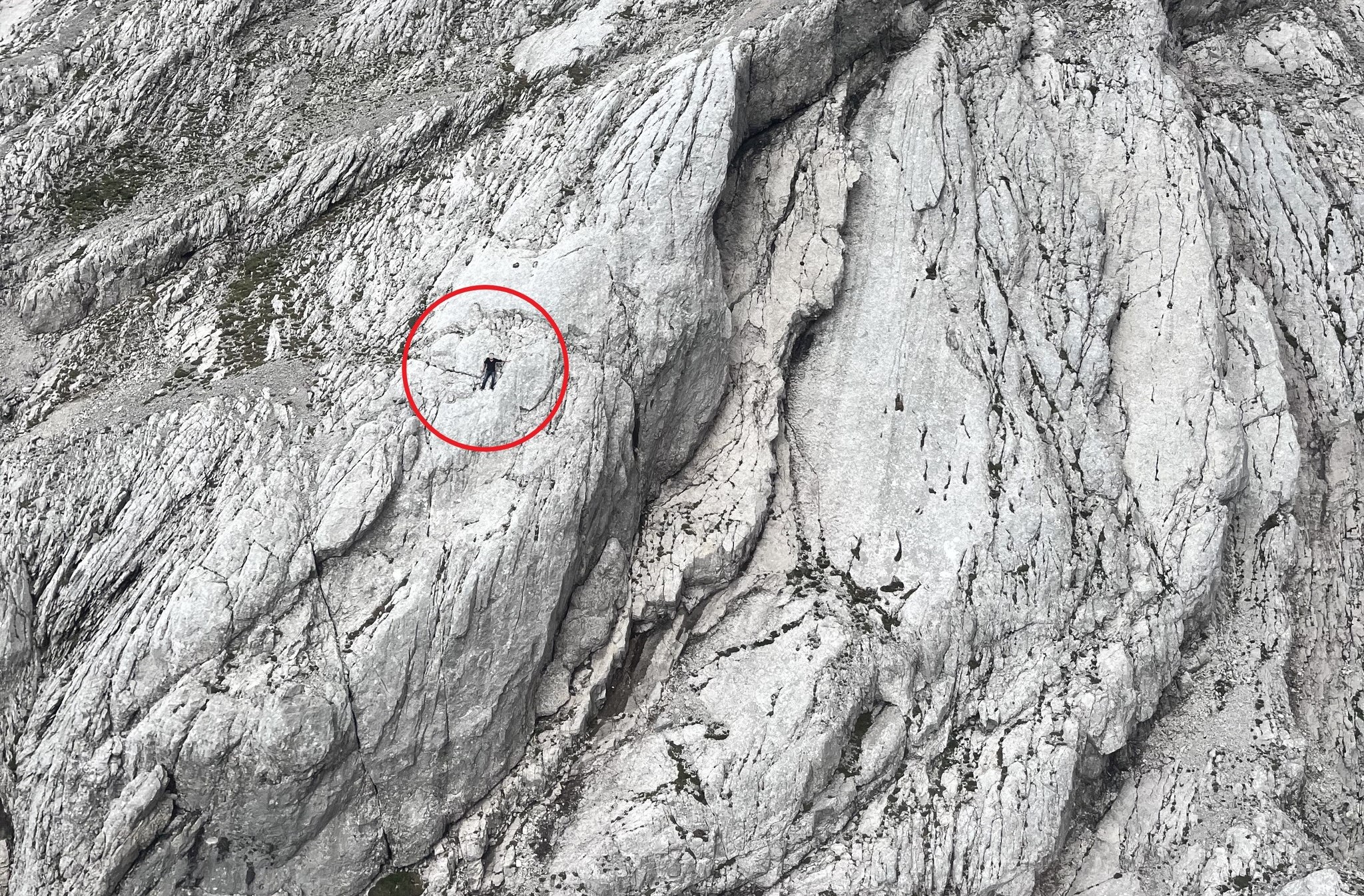 Ein Bergsteiger sitzt in der Hochkalter-Westwand fest.