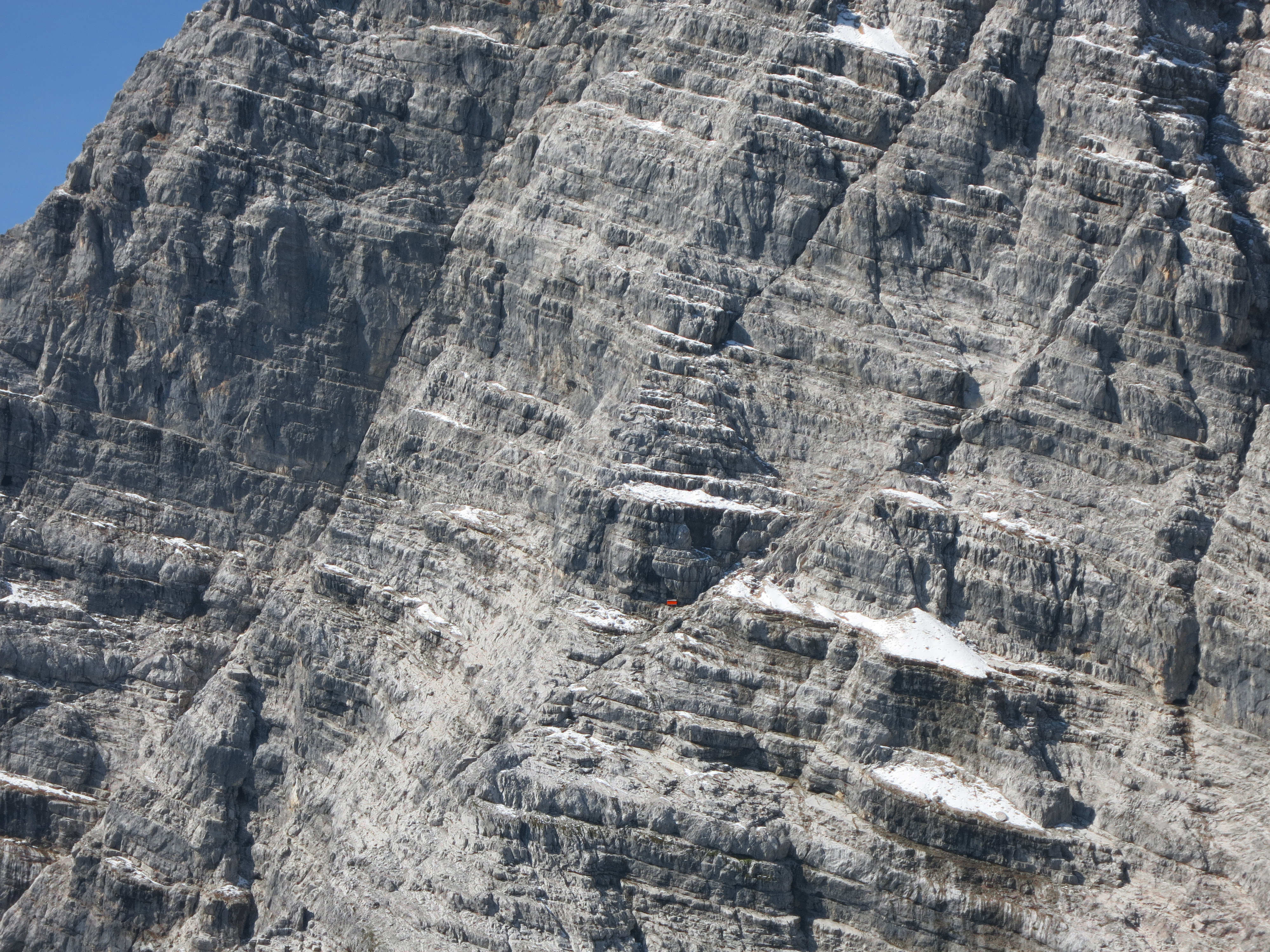 Die Watzmann-Ostwand mit Biwakschachtel