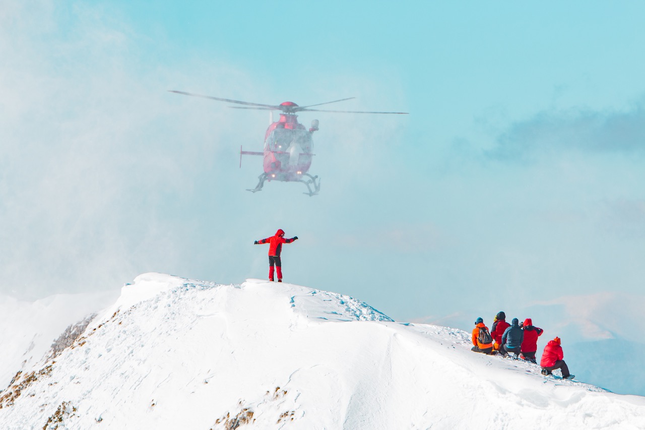 Bergrettung im Winter mit Helikopter