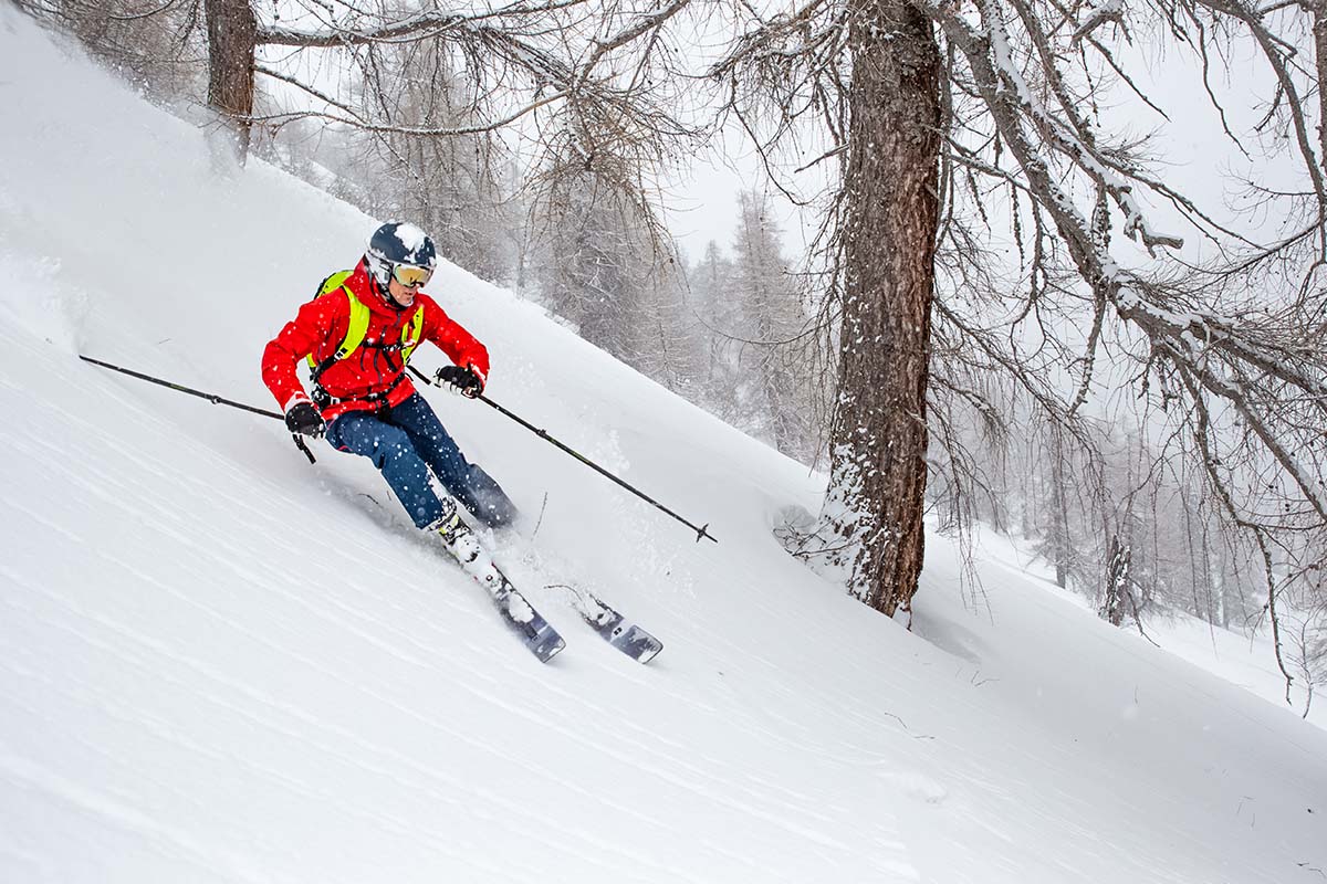 Skifahren in einer sehr steilen Wand bei super Bedingungen.