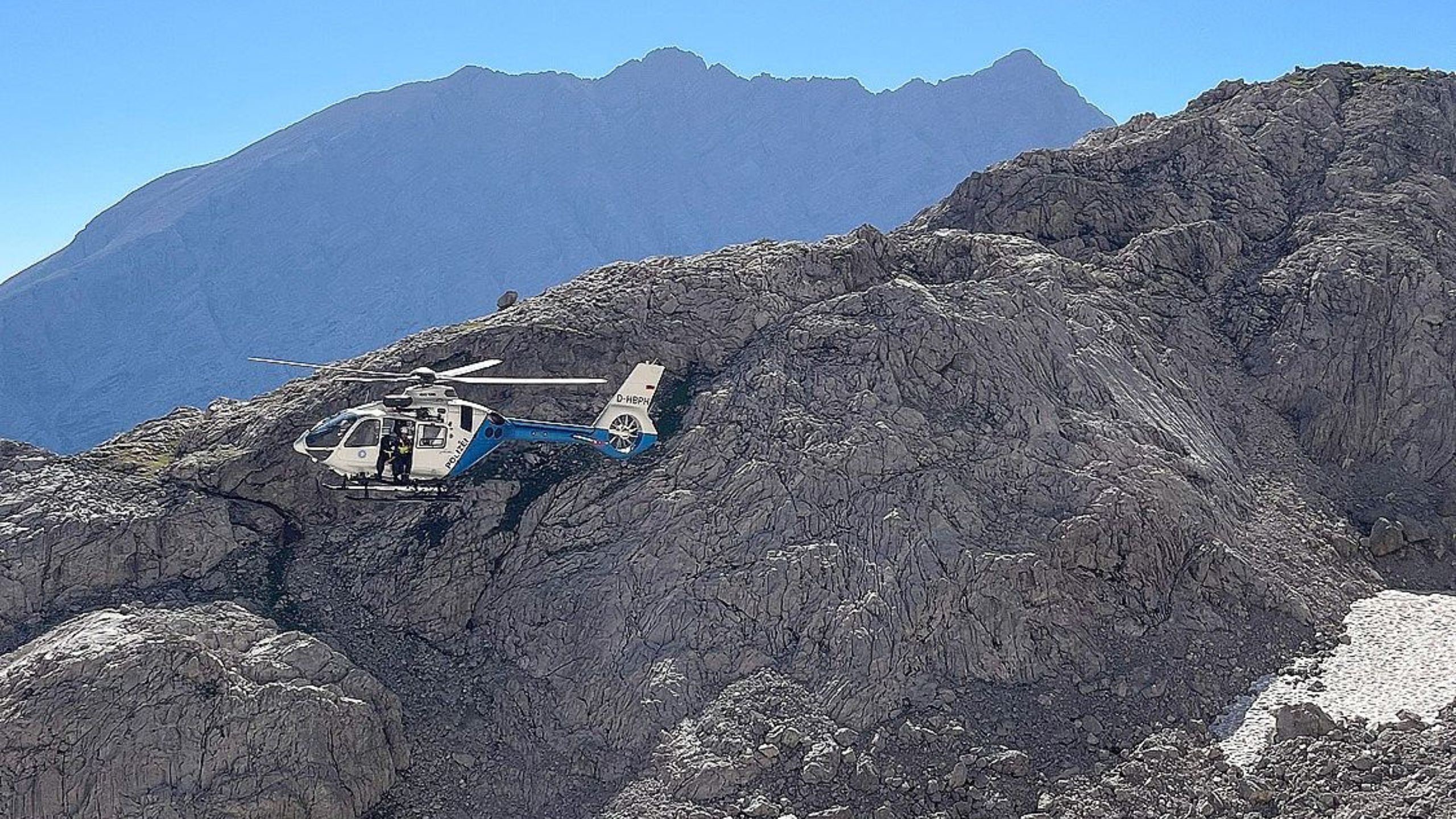 Blaueis Bergrettung Helikopter