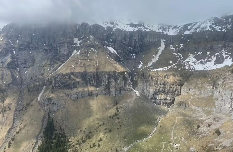 Am Donnerstagnachmittag kam es in Kandersteg zum Abgang von Nassschneelawinen.