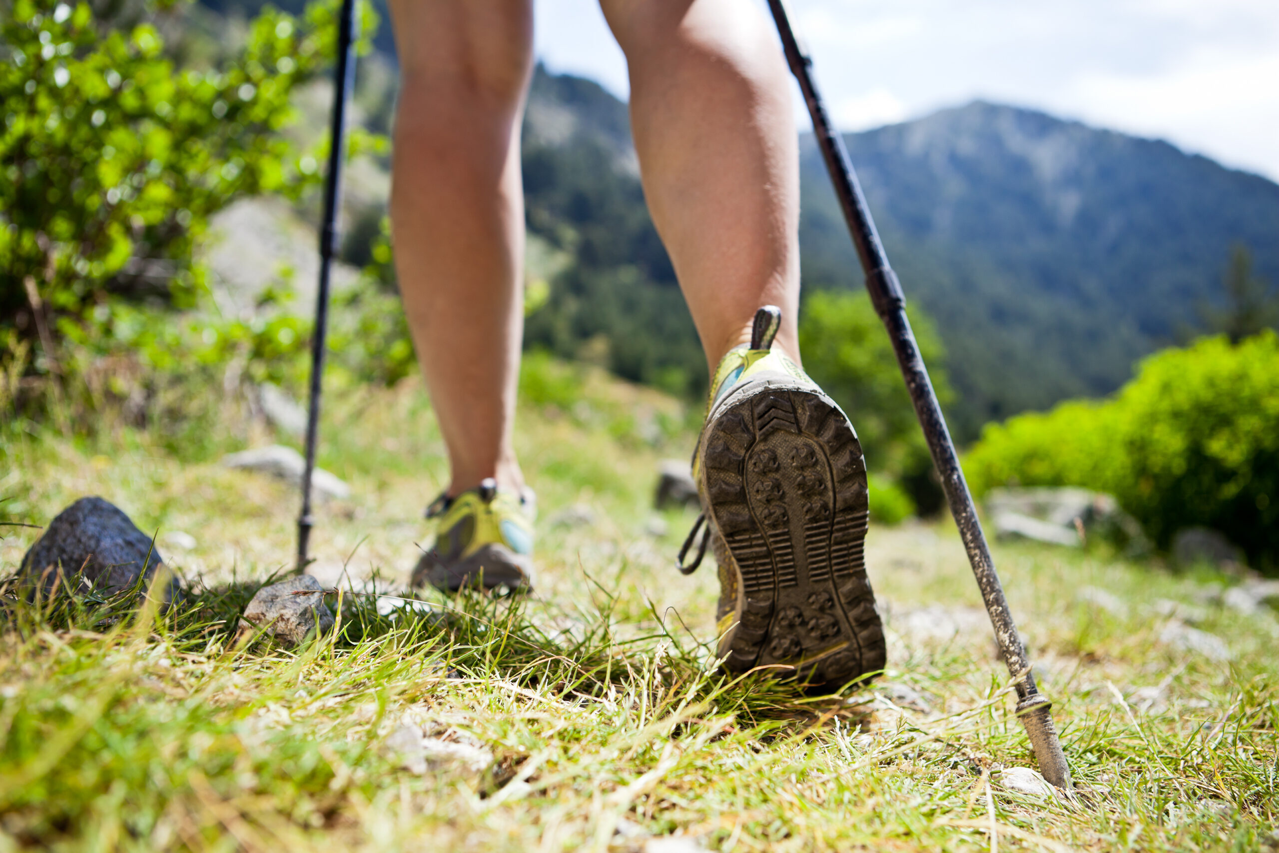 Trekkingstöcke erleichtern das Wandern gerade bei schweren Rucksäcken oder wenn man beim Abstieg schon müde ist.