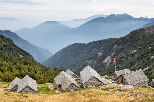 Wie ein steinernes Amphitheater - das Rifugio Alpe Spluga