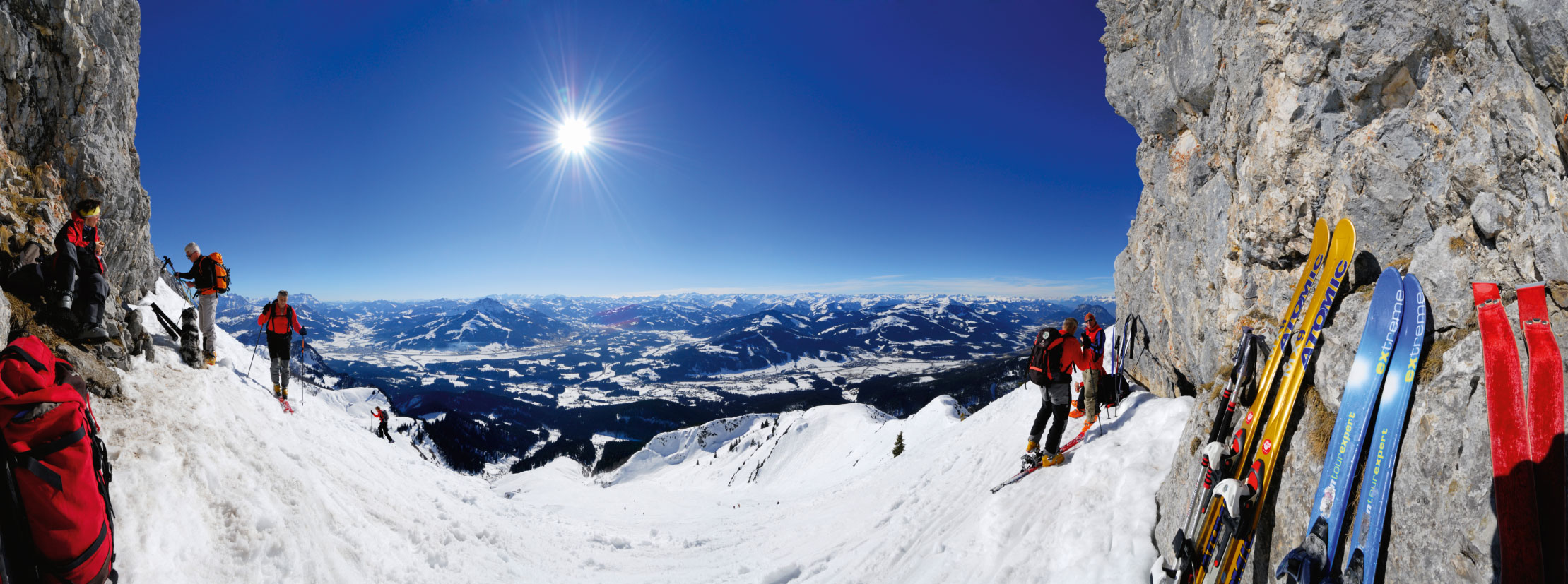 Kaiserwetter: »Herrenstein«-Panorama mit Leoganger Steinbergen, Kitzbüheler Horn und Hohe Tauern