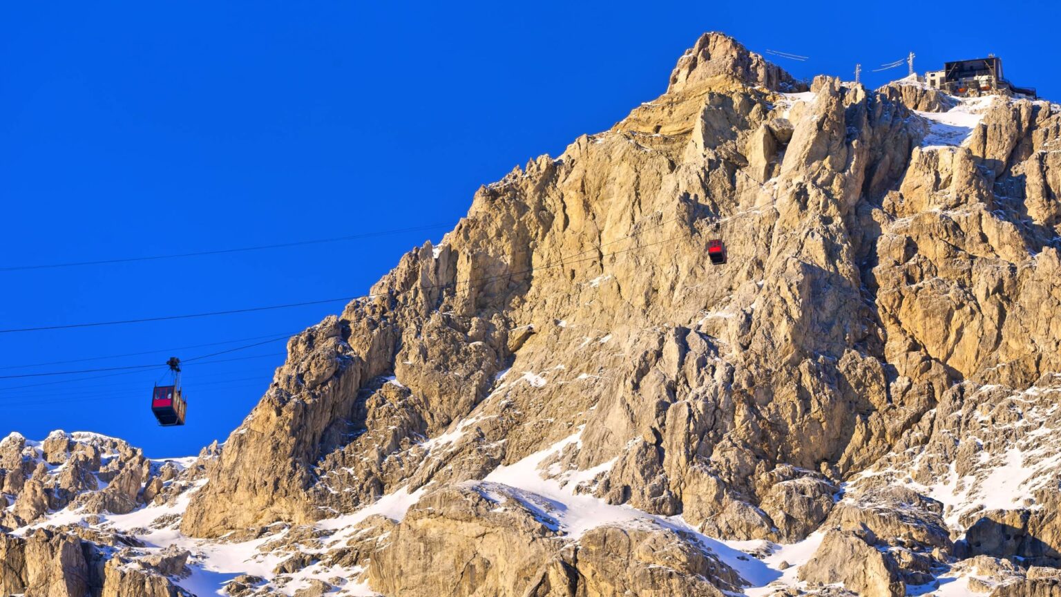 Die Seilbahn zum Lagazuoi-Gipfel, Dolomiten