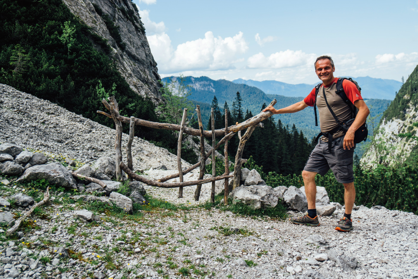 Dieser Sicherheitszaun an der Oberreintalhütte ist nur 1,5 Meter lang. Hüttenwirt Hans reicht das voll und ganz.