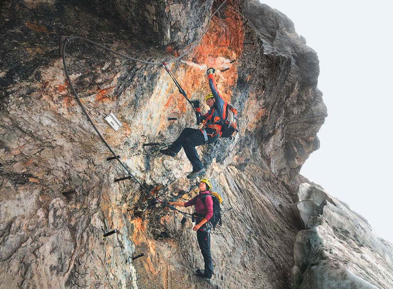 Der überhängende Felsbauch am Einstieg zum »Johann«, dem zweiten Teil der Dachstein-Super-Ferrata