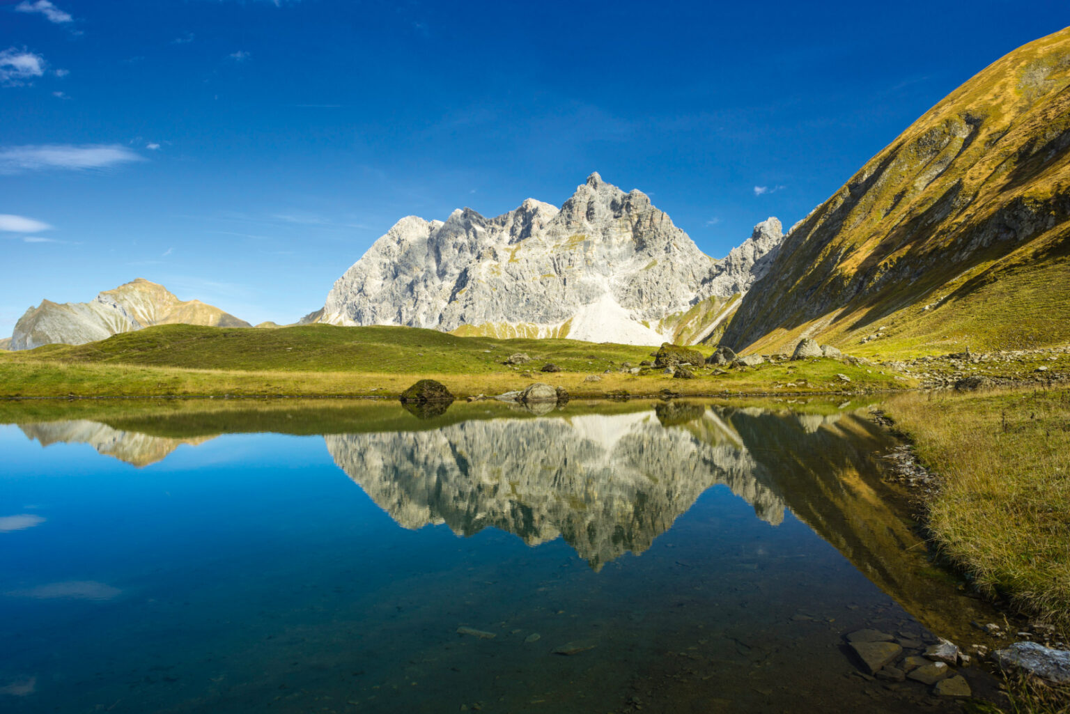 Spiegelbild im Eissee
