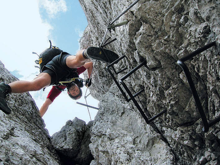 Krampenpassage an der Via ferrata Alleghesi