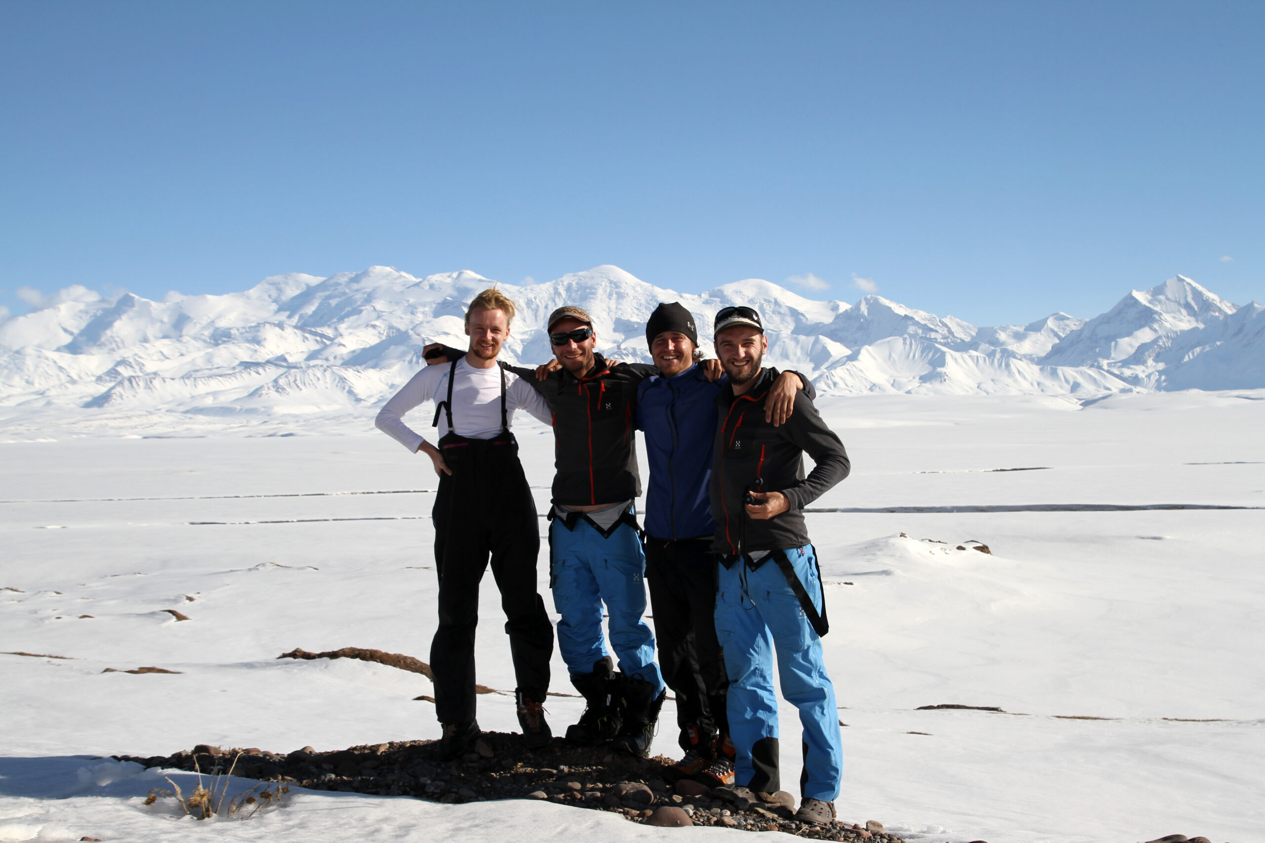 Auf Skiern durch das Pamir-Massiv