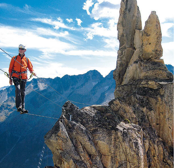 Der Clou am Bergsee-Klettersteig: die Dreiseilbrücke