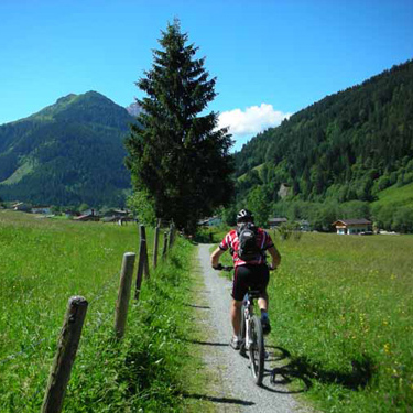Wer es gemütlich wünscht, auf den warten um Kirchberg Radwanderrouten vom Feinsten