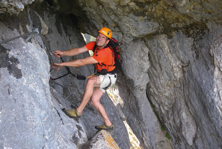 Der Klettersteig am Tegelberg zieht zum Gelbwandschrofen hinauf.