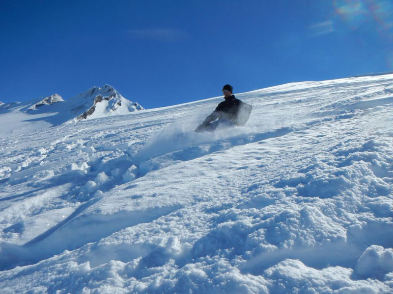 Ab geht's: Gefälle bis zu 35 Grad eignen sich perfekt für den Snowbraker.