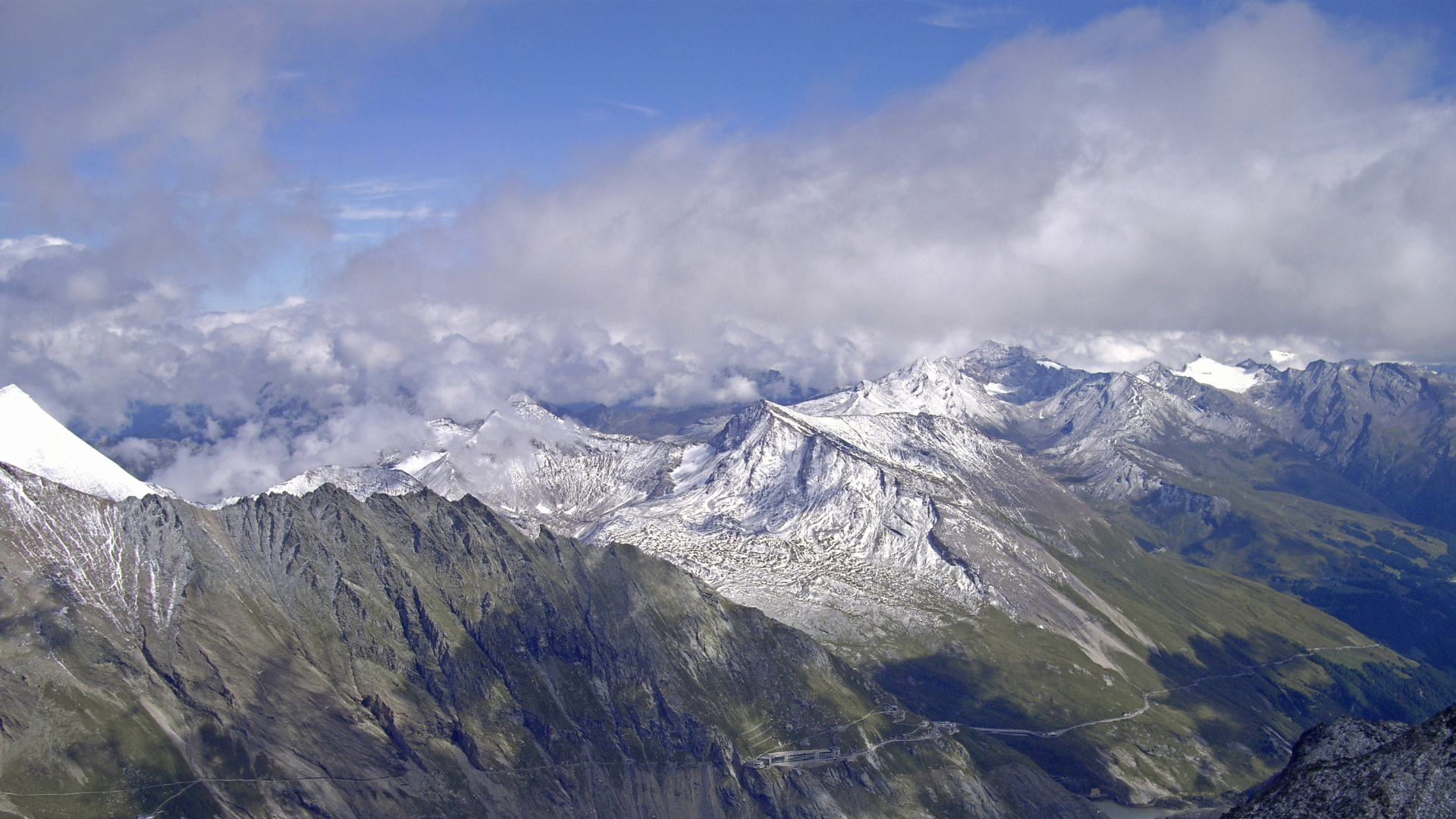 Zwei erfahrene Bergsteiger haben ihr Leben bei einer Tour zum Großglockner verloren.