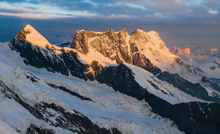 Wer das Breithorn von links angeht, steht als erstes auf der Roccia Nera.