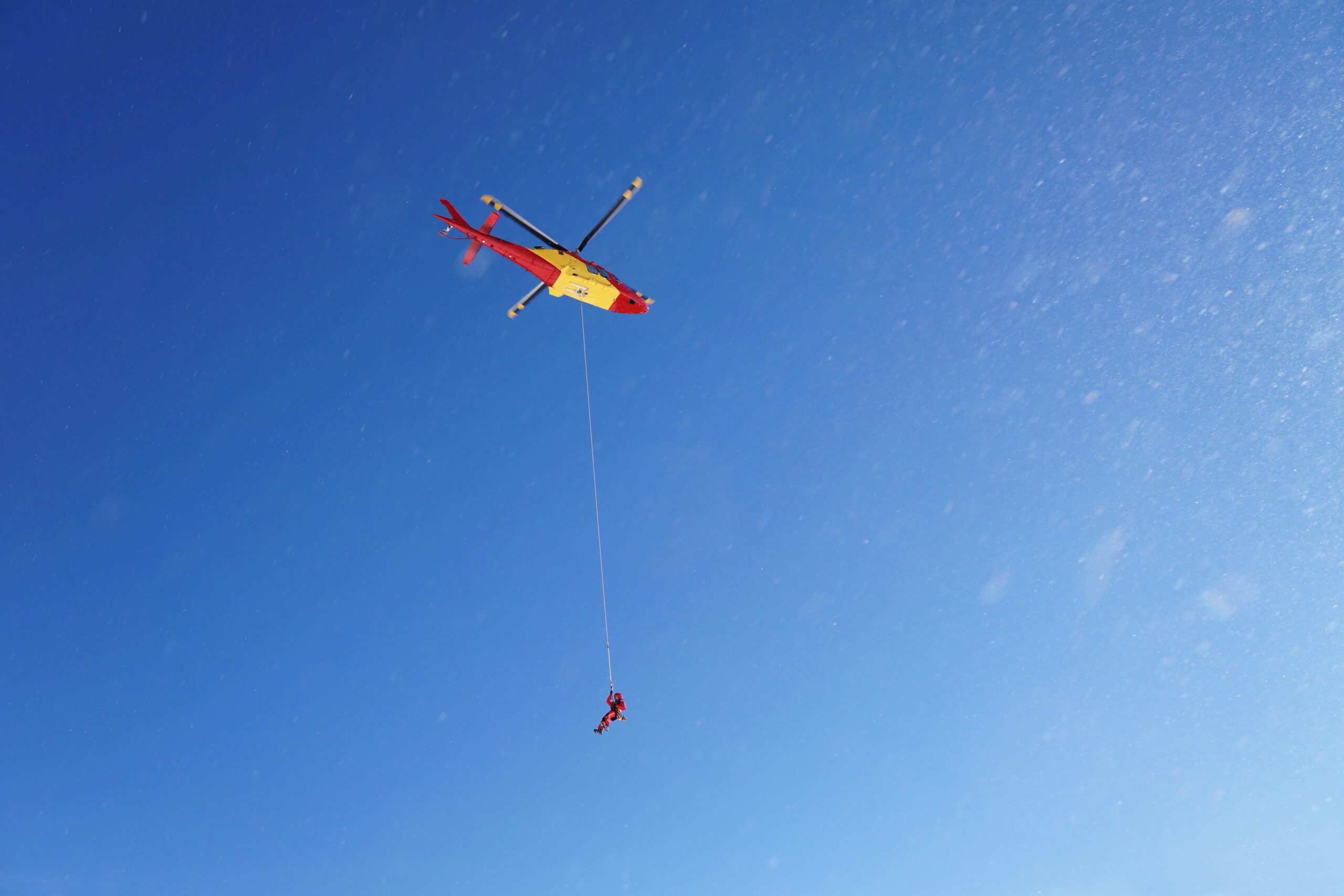 Eine Rettung per Hubschrauber war zunächst nicht möglich. (Symbolbild)