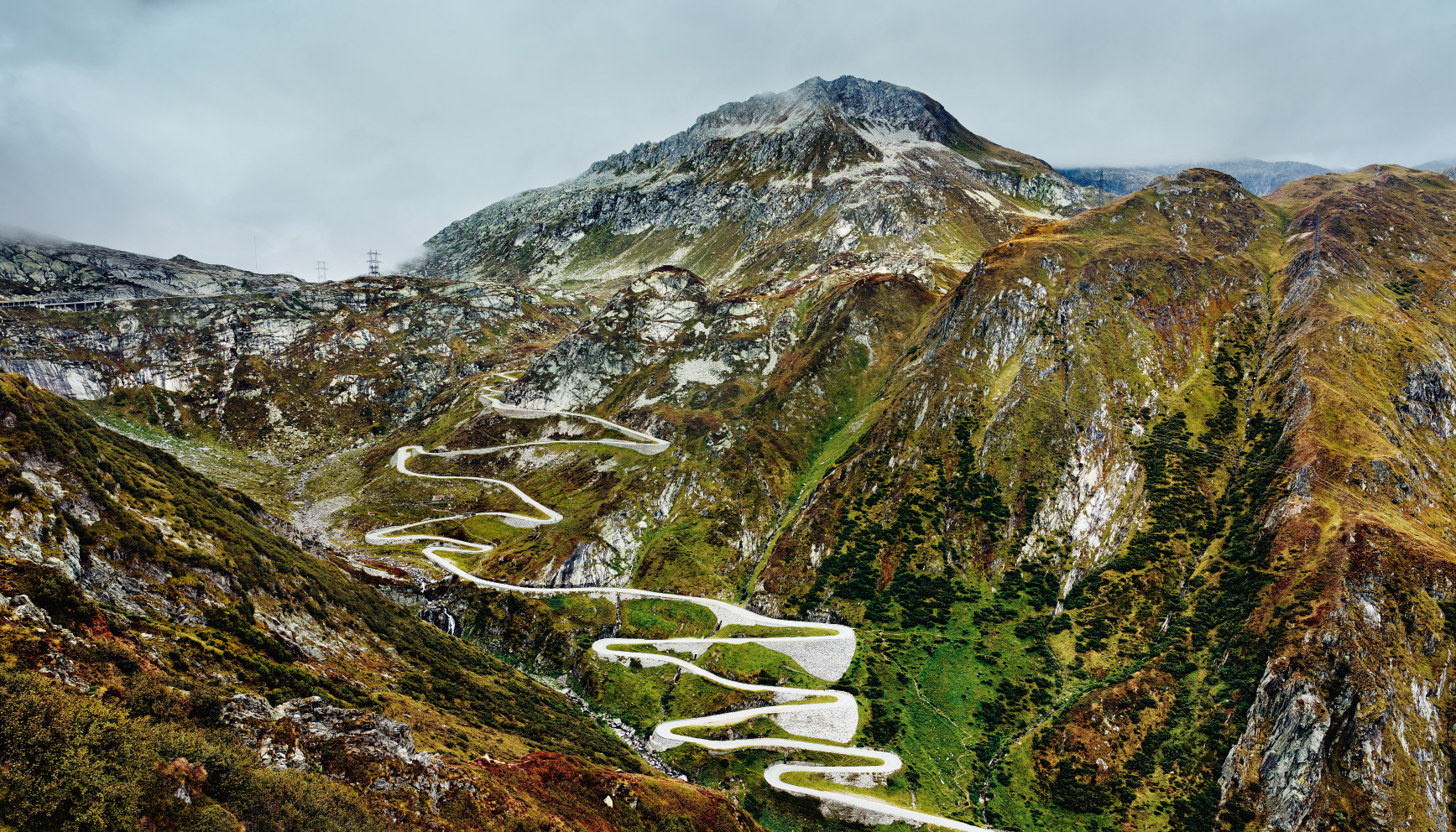 Legendär: die 24 Haarnadelkurven an der Südrampe des Gotthardpasses im Val Tremola, dem »Tal des Zitterns«