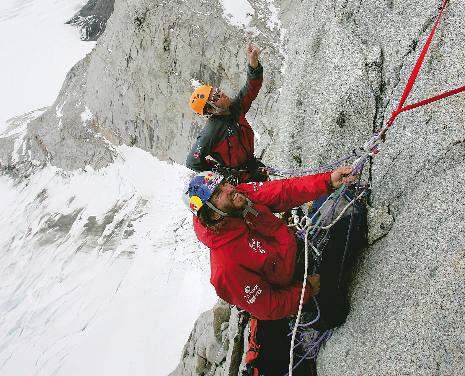 Stefan Glowacz und Robert Jasper bei der Erstbegehung von »Gone with the wind« (27 SL, IX+, A2) in Patagonien