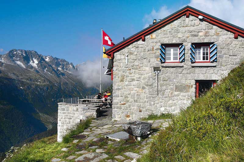 Ziel Nummer eins der Schweizer Hüttenrunde: die Salbithütte. Die Tagesetappe endet allerdings erst bei der Voralphütte.