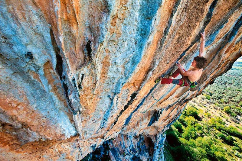 Adam Ondra in einer spanischen 9b-Route: »La Planta de Shiva«