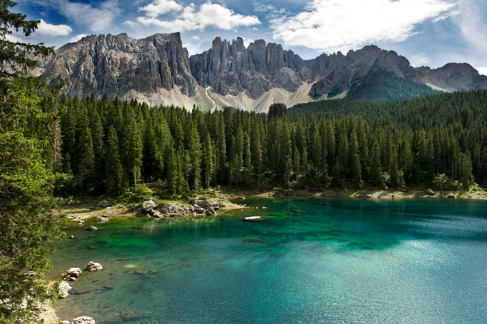Idylle am Fuß des Latemar: der Karersee