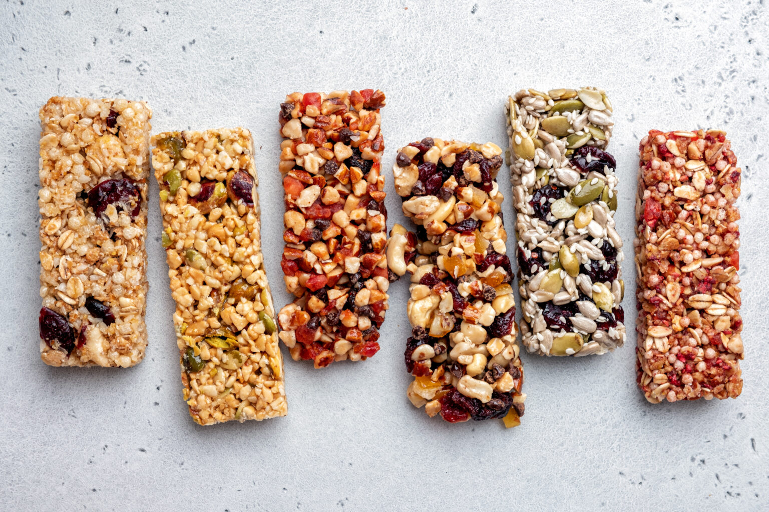 Energieriegel sind die praktische Snack-Option bei jeder Outdoor-Tour.