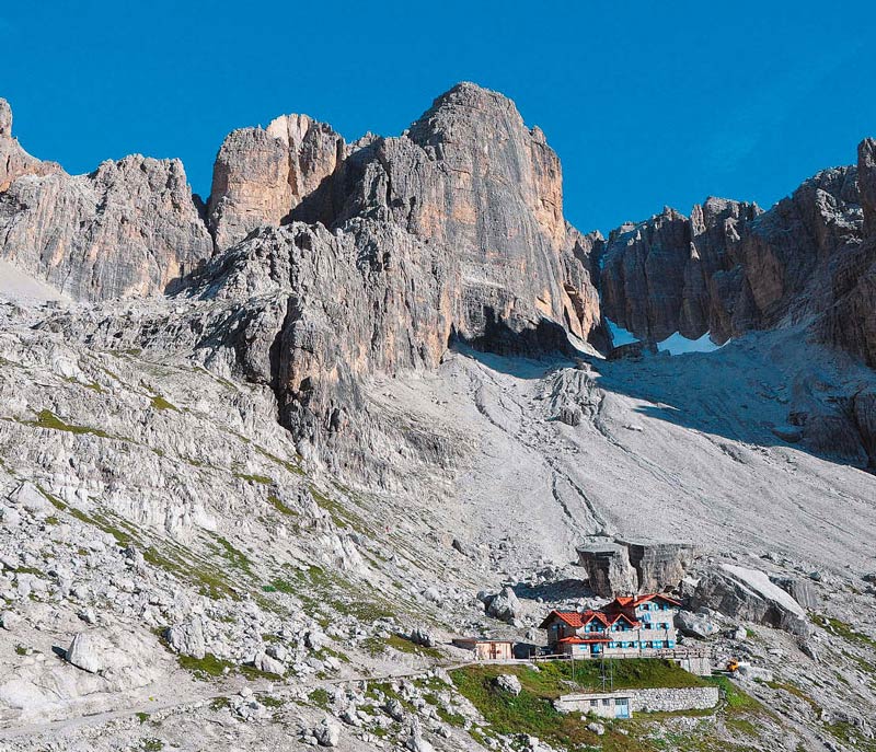 Anita und Roberto Cornella verwöhnen ihre Gäste im Rifugio Silvio Agostini mit Trentiner Schmankerl und geben Tipps für Trekking- und Klett ertouren.