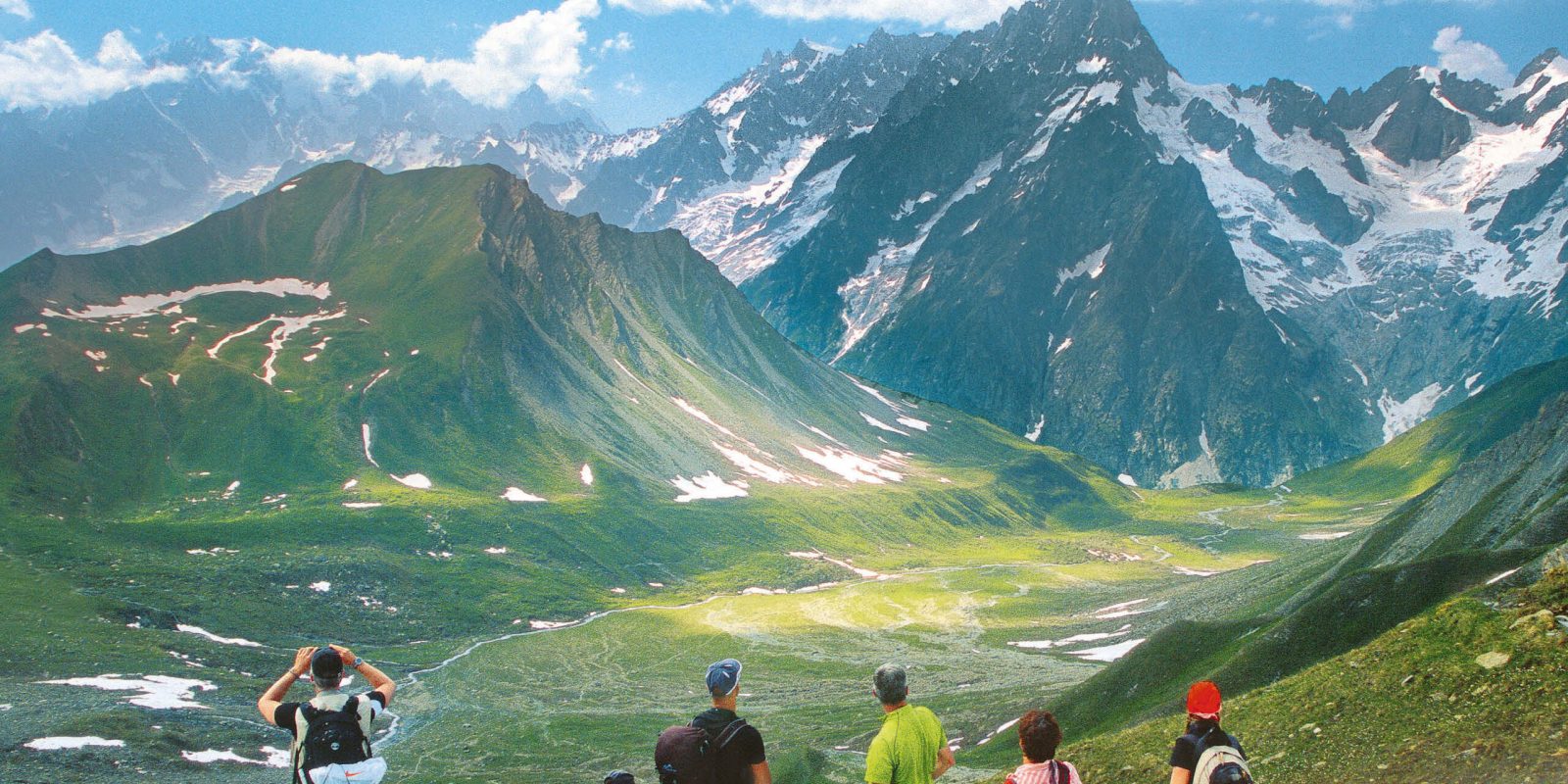 Großes Finale auf der Alta Via Nr. 1: Mont-Blanc- Massiv und Grandes Jorasses beim Abstieg ins Val Ferret.