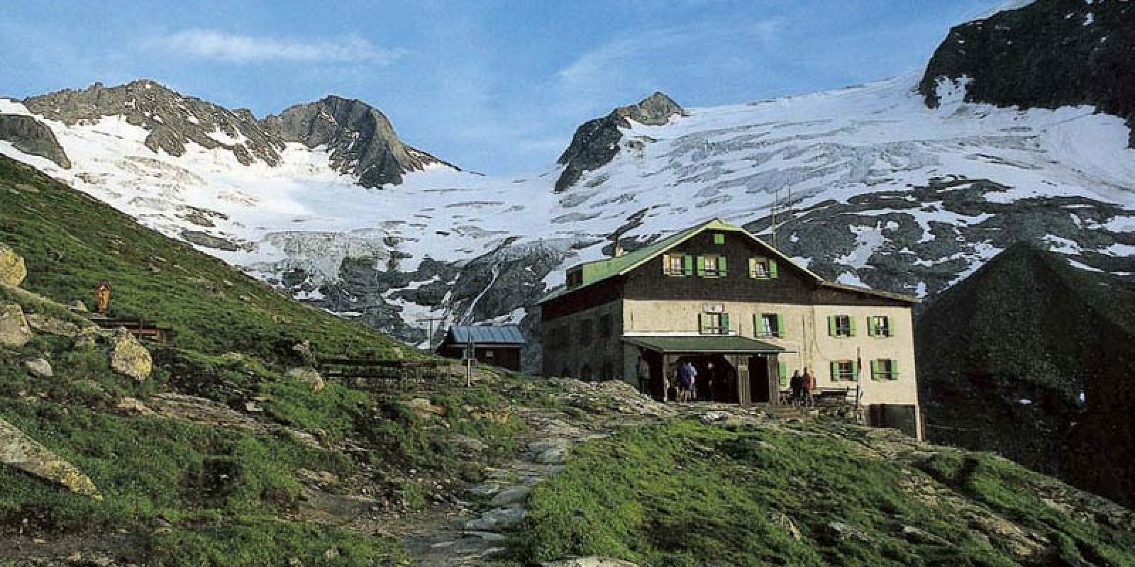 Die Greizer Hütte unter dem zerklüfteten Floitenkees ist der 3. Hüttenstützpunkt am Berliner Höhenweg