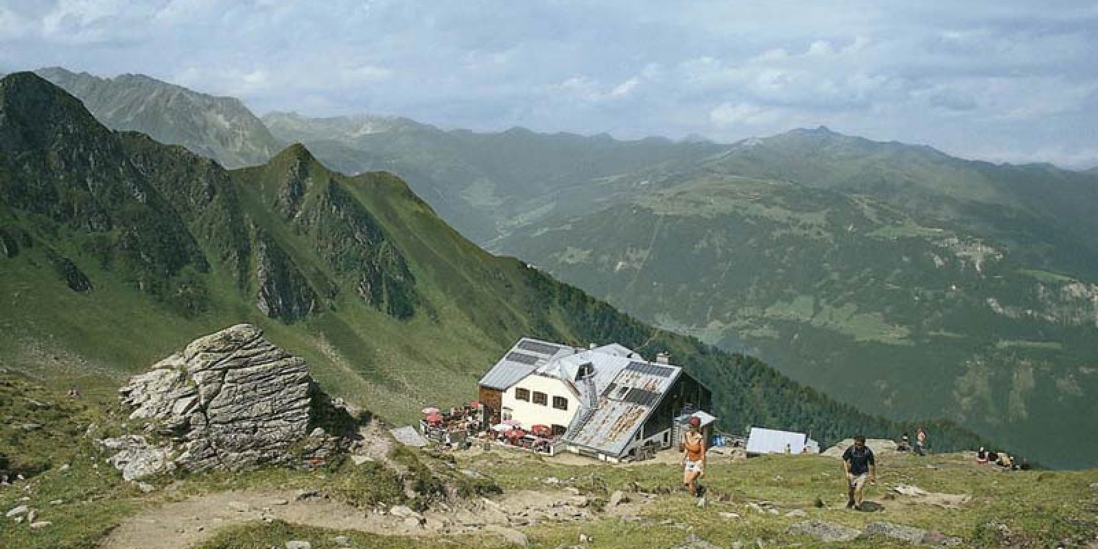 Von der Edelhütte startet man zur Ahornspitze und zum Siebenschneidensteig