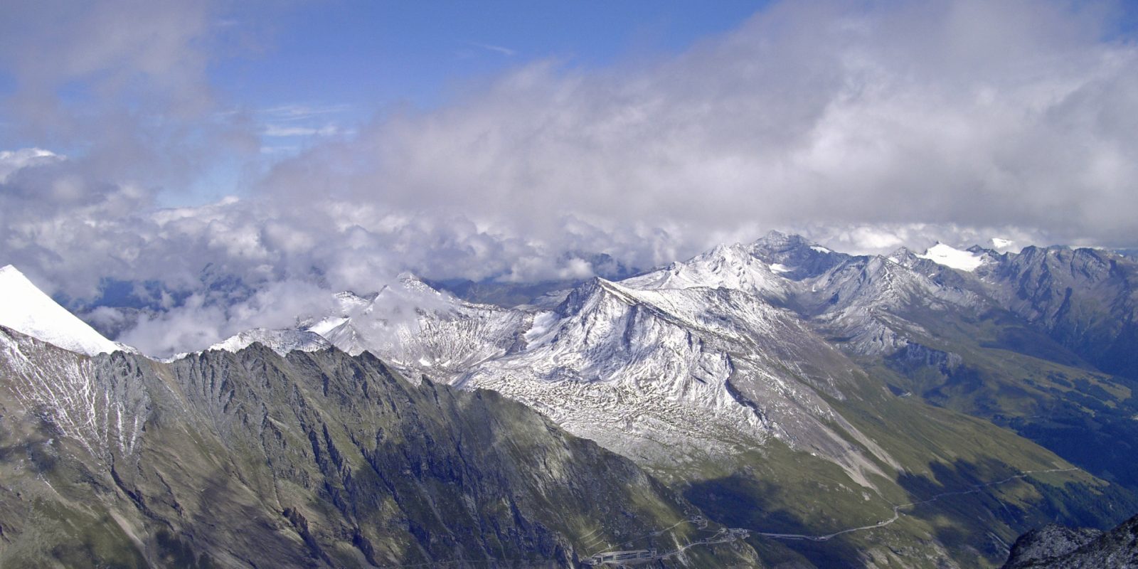Zwei erfahrene Bergsteiger haben ihr Leben bei einer Tour zum Großglockner verloren.
