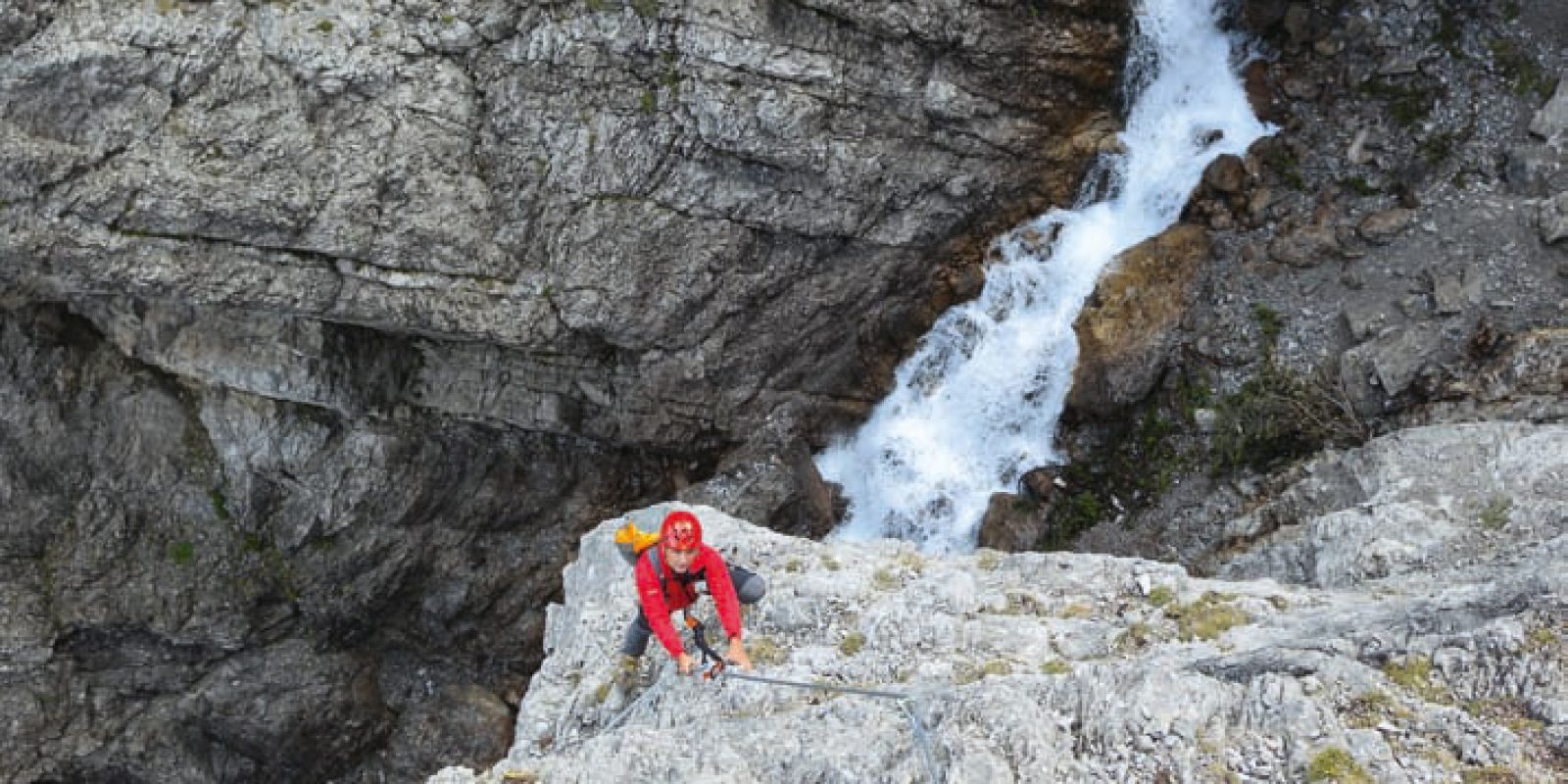 In einer Schlucht unterhalb der Hanauer Hütte verläuft der Klettersteig.