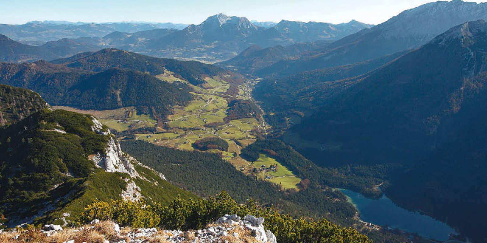 Der Edelweißlahner lässt tief blicken auf Ramsauer Tal und Hintersee