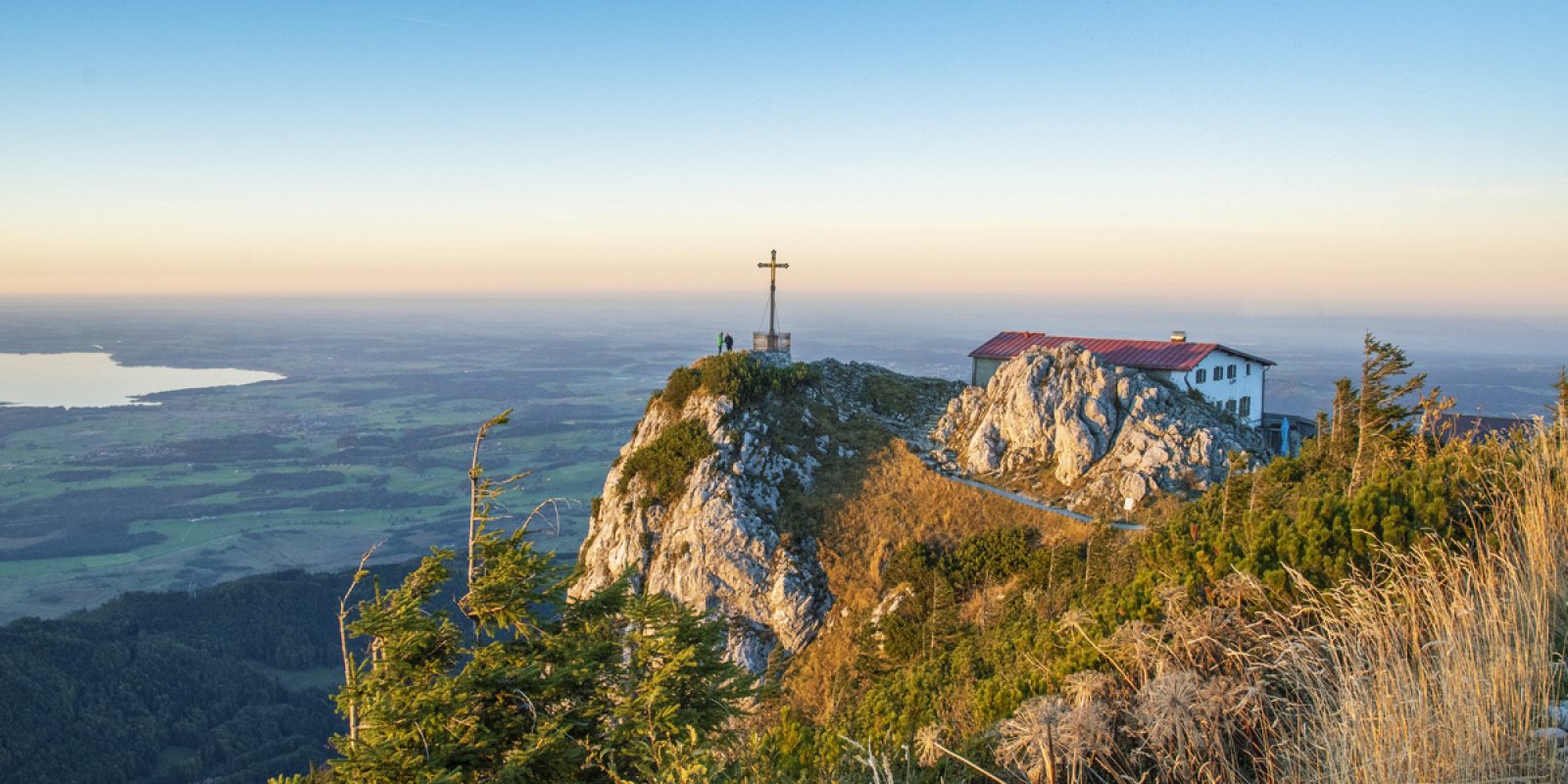 Den Hochfelln nennt man nicht umsonst "Aussichtsterrasse des Chiemgaus"