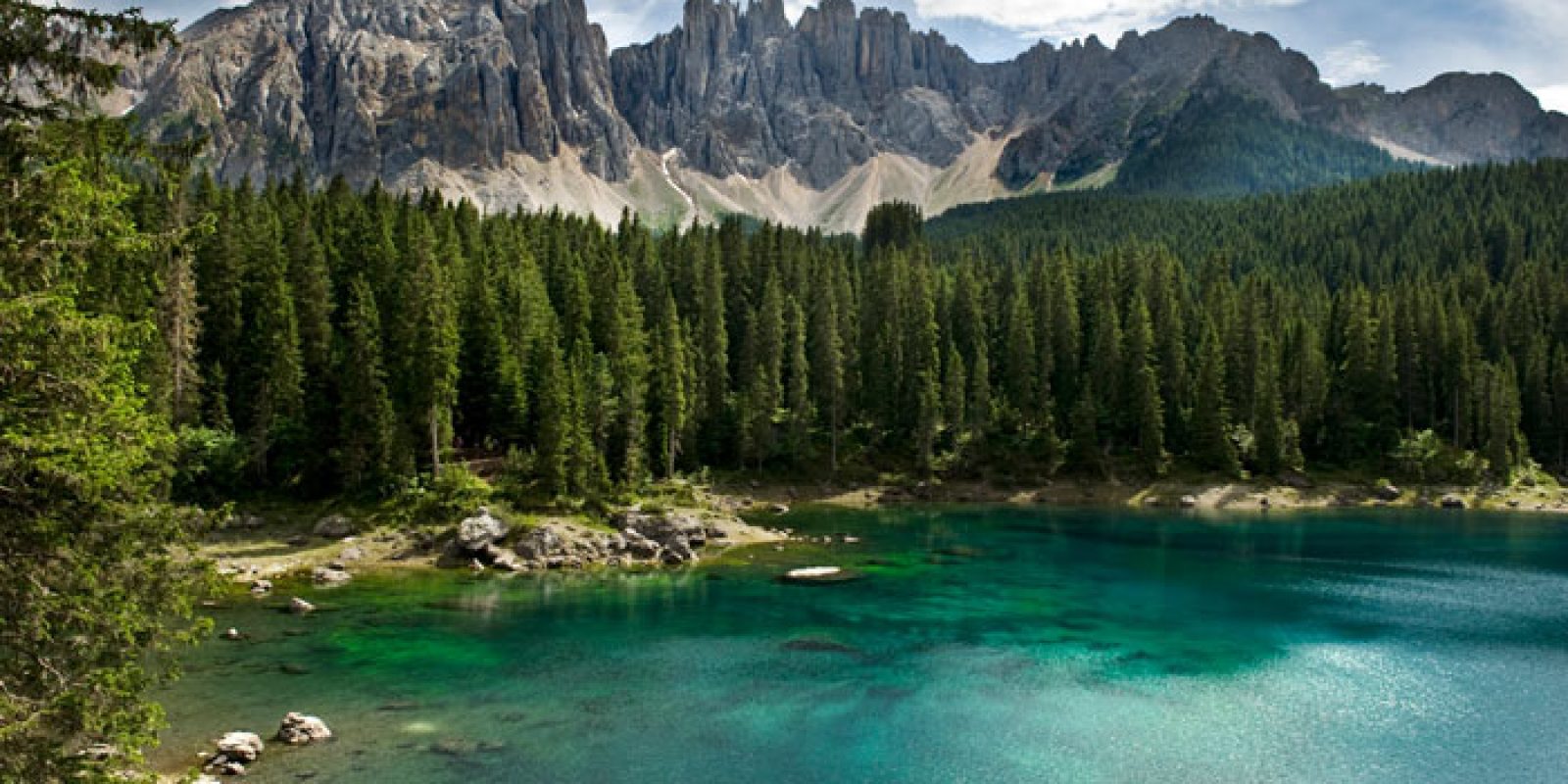 Idylle am Fuß des Latemar: der Karersee