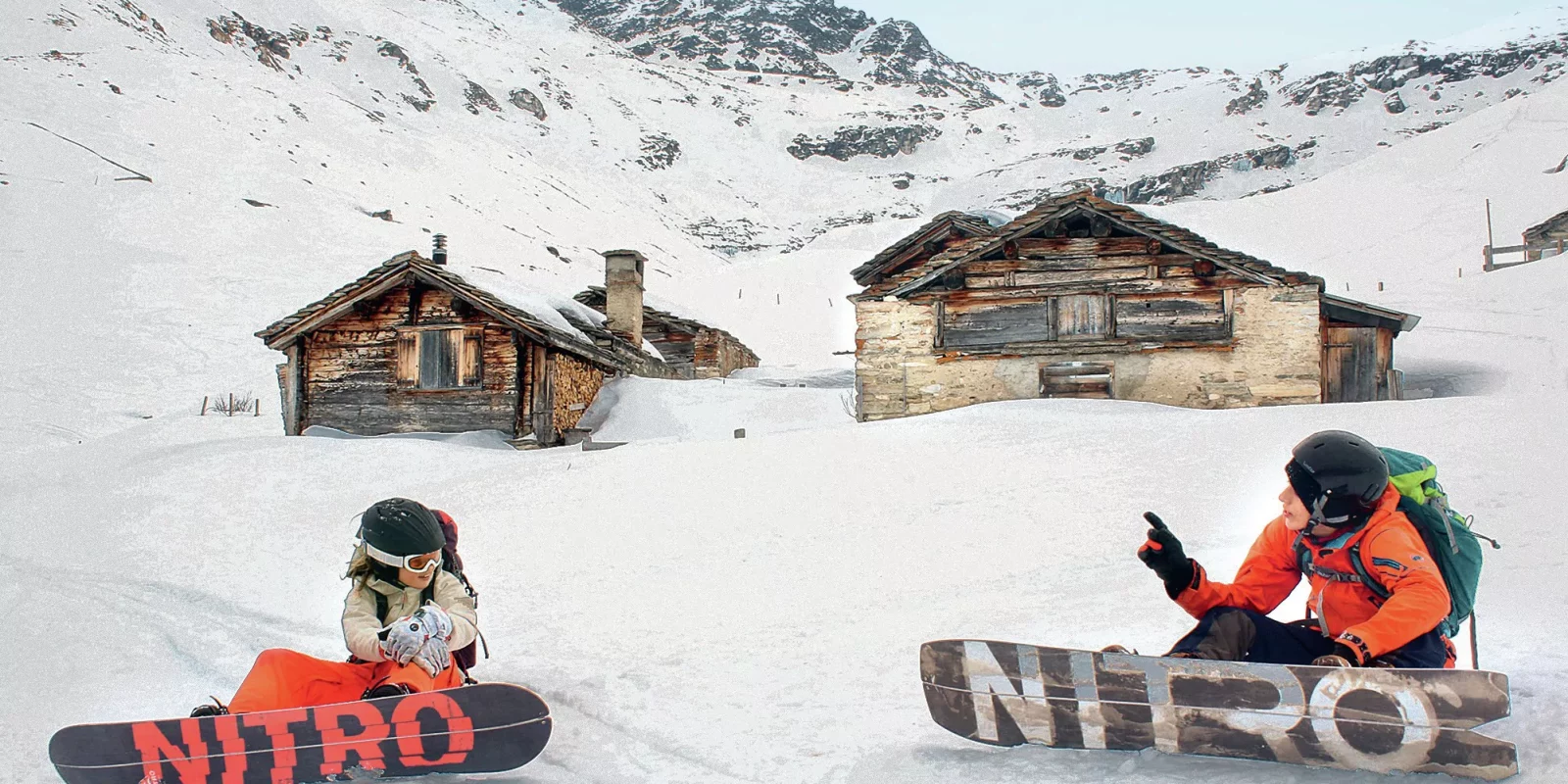 Gelungene Premiere: Die beiden Teenager sind von der Splitboardtour begeistert. Die Abfahrt entschädigte für einen anspruchsvollen und stürmischen Aufstieg.