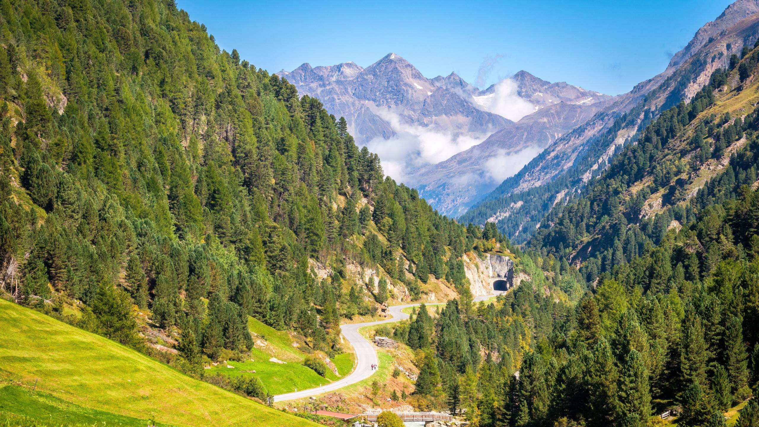 Nähe des Bergsteigerdorfes Vent im Ötztal (Tirol, Österreich) idealer Ausgangspunkt für alpine Wanderungen zu der Wildspitze (3.774 m)