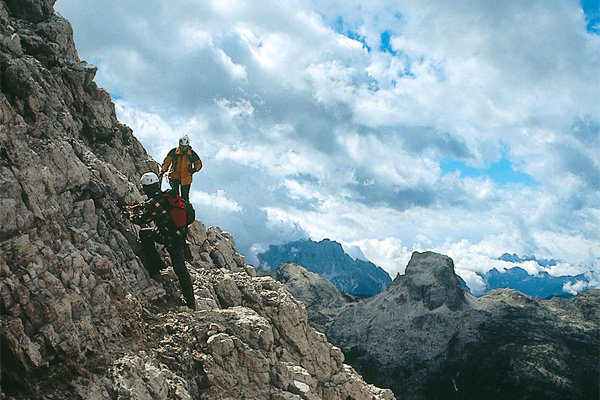 Quergang in der Ferrata Lipella, kurz nach dem Castelletto-Stollen